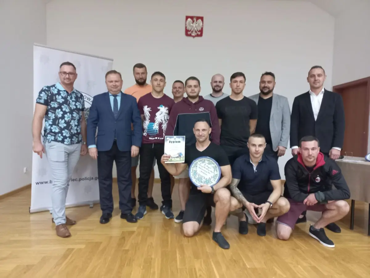 Службовці, зокрема військовослужбовці US Army, змагалися у футбольному турнірі