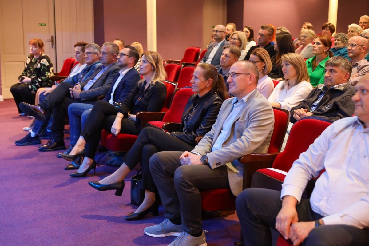 Koncert pracowni wokalnej Młodzieżowego Domu Kultury w Bolesławcu i pracowni MDK w Świdnicy