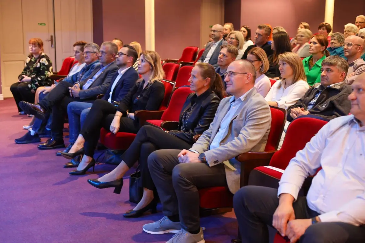 Koncert pracowni wokalnej Młodzieżowego Domu Kultury w Bolesławcu i pracowni MDK w Świdnicy