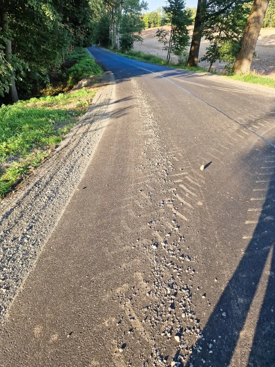 Kamienie na drodze Gościszów–Mściszów