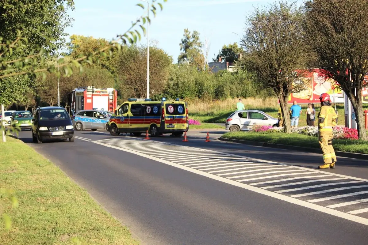 Zderzenie motoroweru z autem na alei Tysiąclecia.