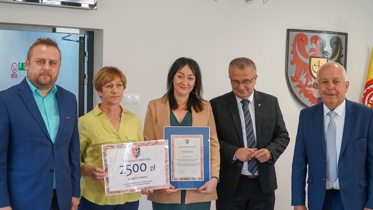 Uroczystość przed sesją Rady Powiatu Bolesławieckiego