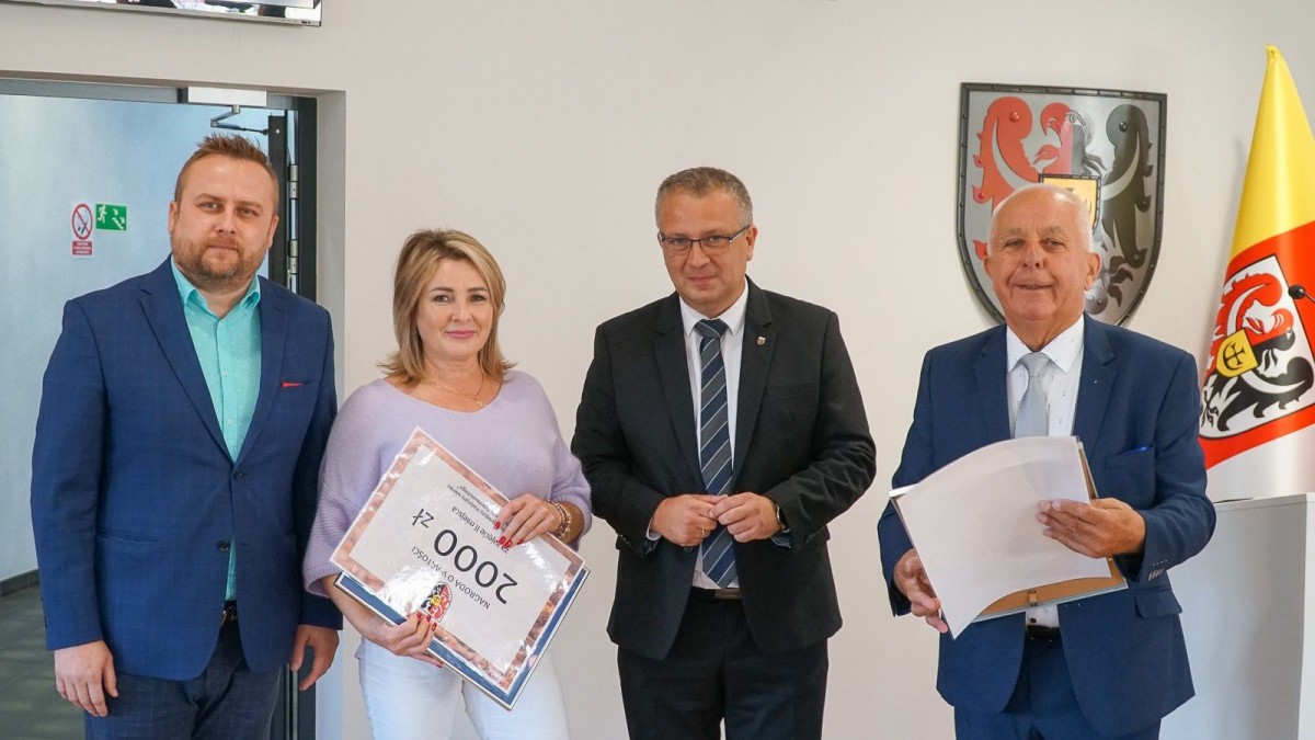 Uroczystość przed sesją Rady Powiatu Bolesławieckiego