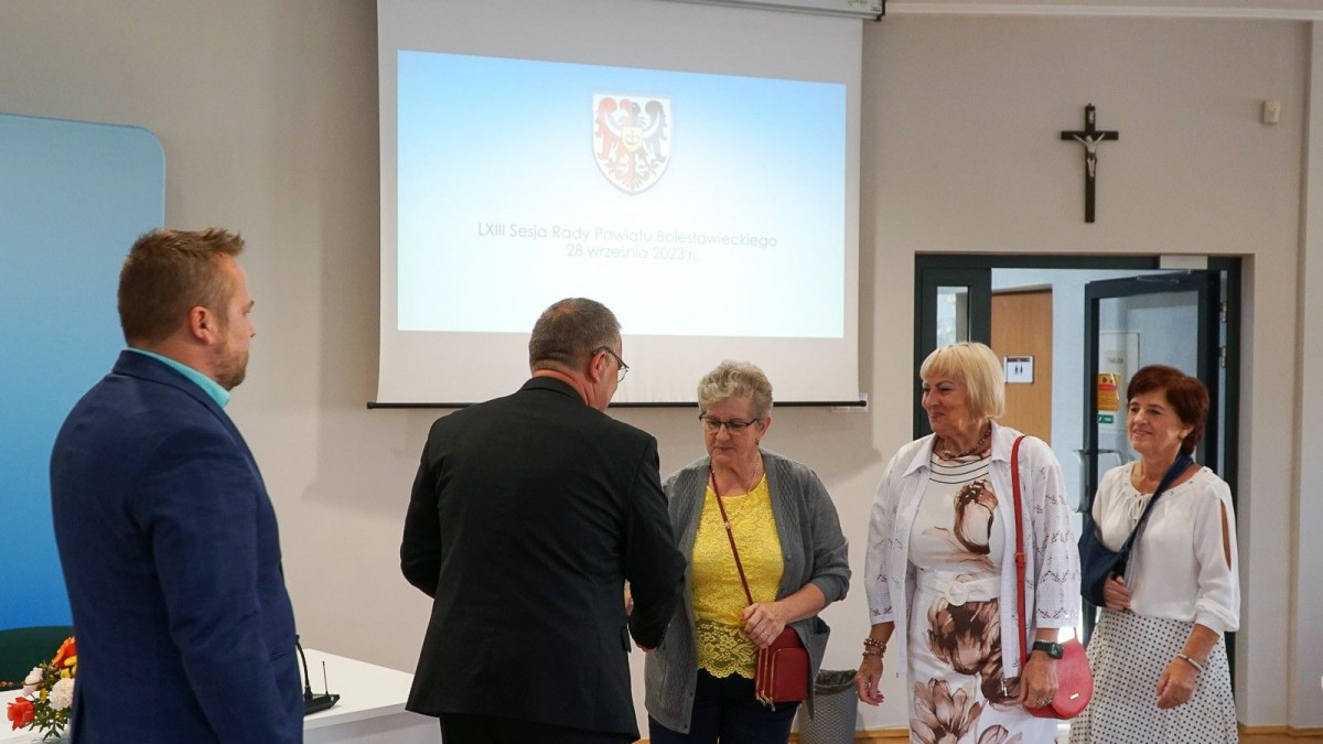 Uroczystość przed sesją Rady Powiatu Bolesławieckiego