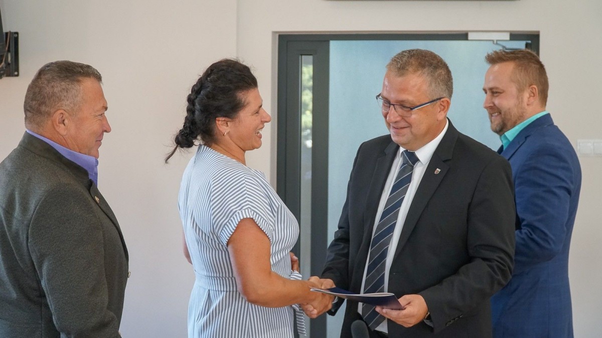 Uroczystość przed sesją Rady Powiatu Bolesławieckiego