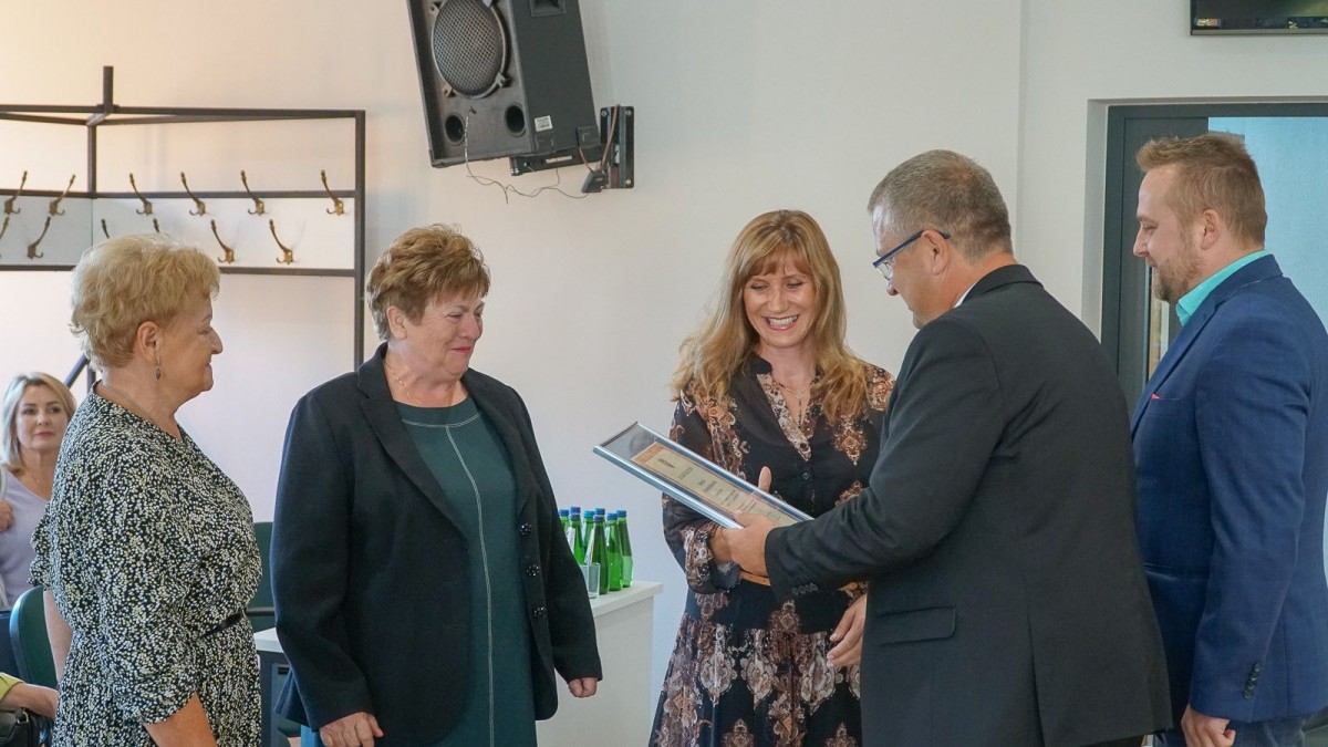 Uroczystość przed sesją Rady Powiatu Bolesławieckiego