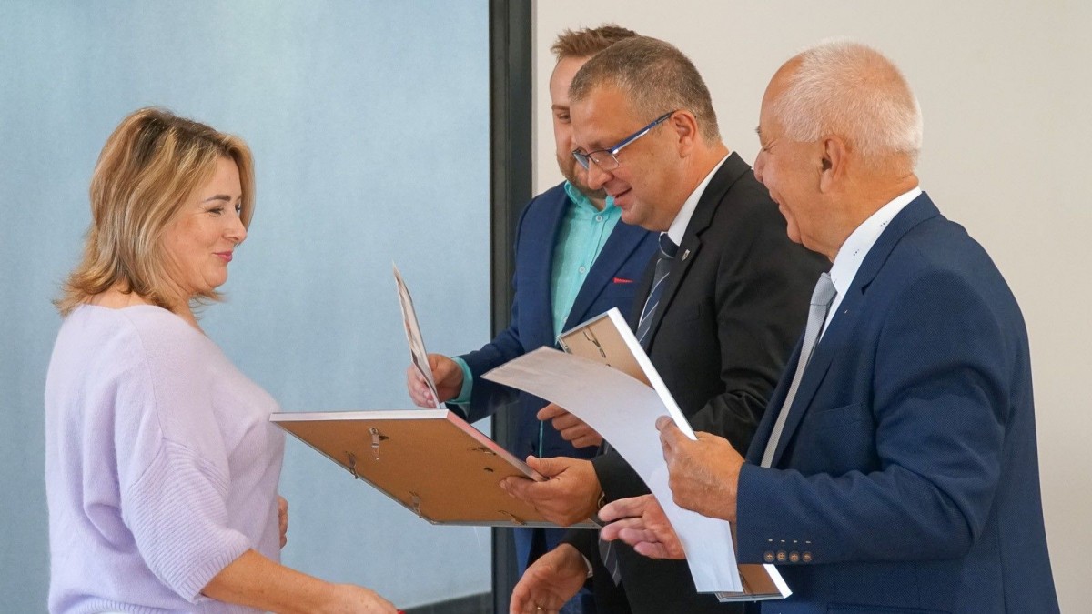 Uroczystość przed sesją Rady Powiatu Bolesławieckiego