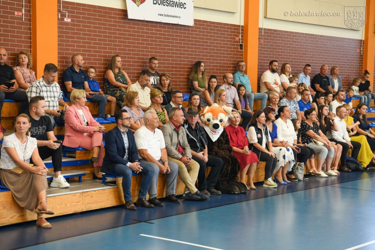 Uroczyste ślubowanie uczniów „Jedynki” w Bolesławcu