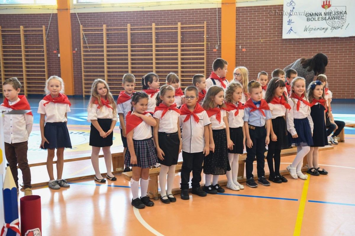 Uroczyste ślubowanie uczniów „Jedynki” w Bolesławcu