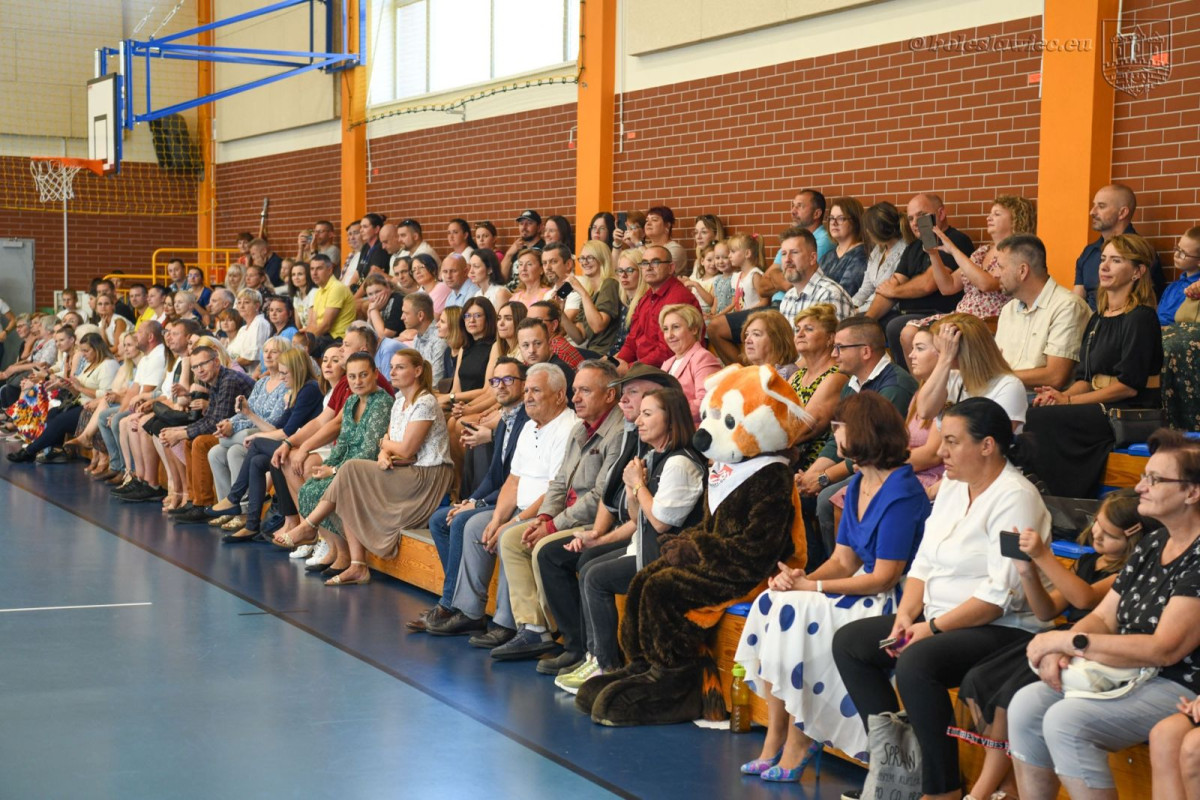 Uroczyste ślubowanie uczniów „Jedynki” w Bolesławcu