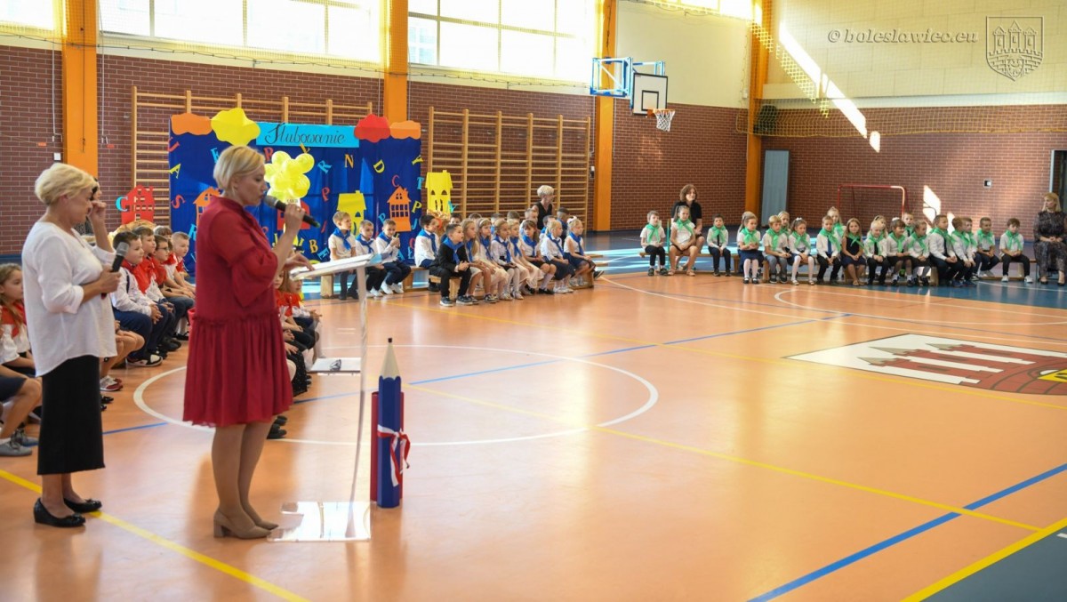 Uroczyste ślubowanie uczniów „Jedynki” w Bolesławcu