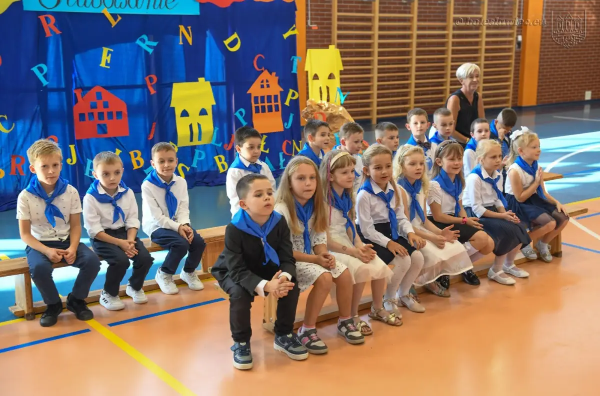 Uroczyste ślubowanie uczniów „Jedynki” w Bolesławcu