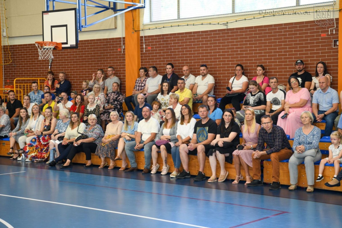 Uroczyste ślubowanie uczniów „Jedynki” w Bolesławcu