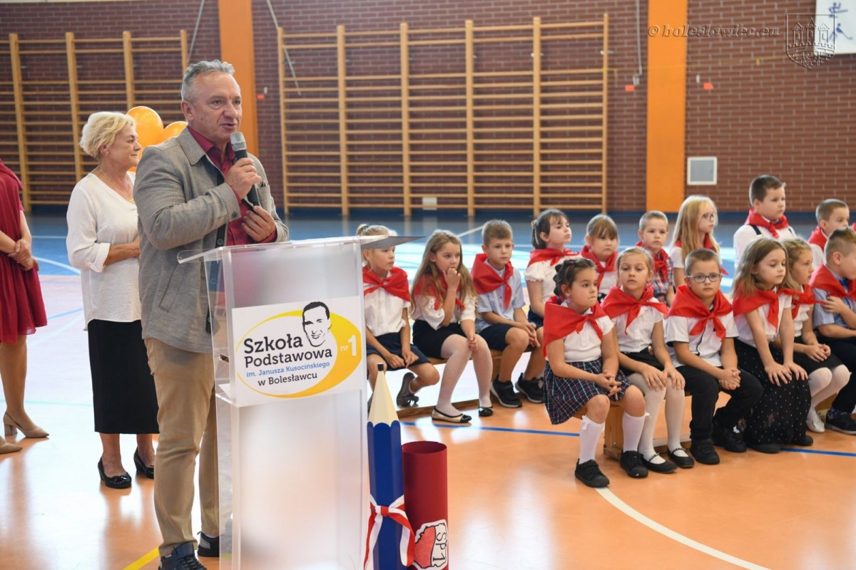 Uroczyste ślubowanie uczniów „Jedynki” w Bolesławcu