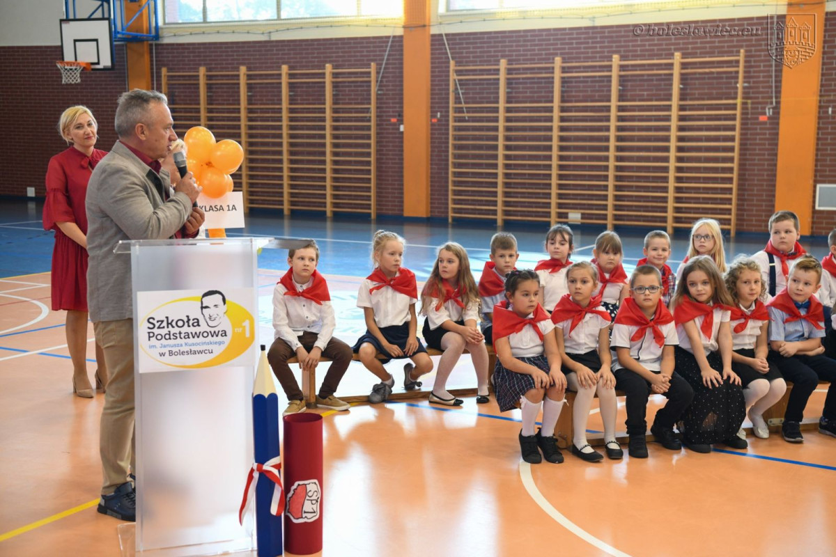 Uroczyste ślubowanie uczniów „Jedynki” w Bolesławcu
