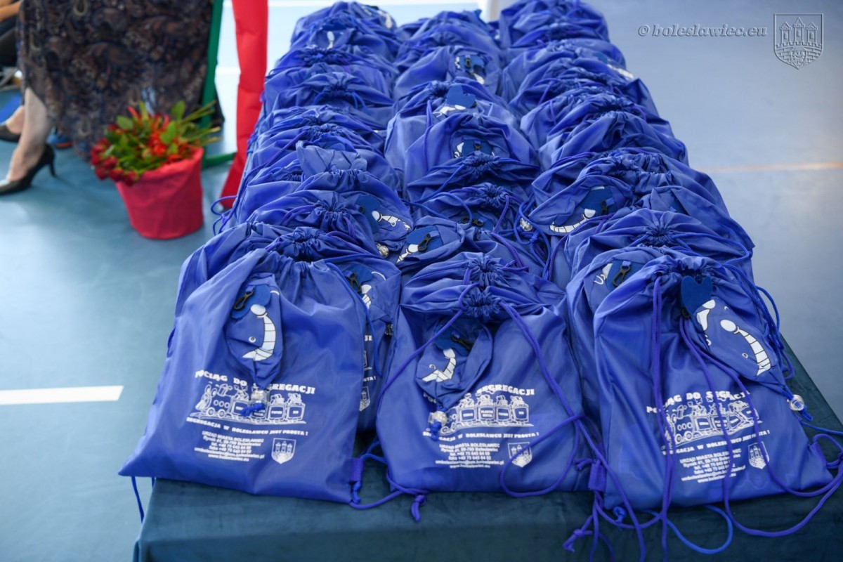 Uroczyste ślubowanie uczniów „Jedynki” w Bolesławcu