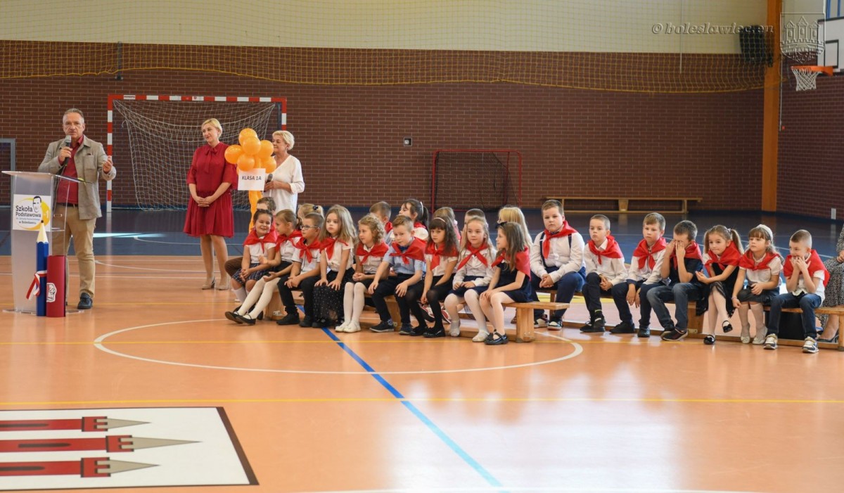 Uroczyste ślubowanie uczniów „Jedynki” w Bolesławcu