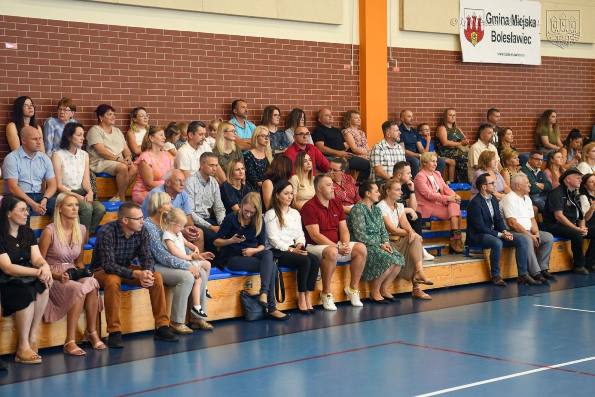 Uroczyste ślubowanie uczniów „Jedynki” w Bolesławcu