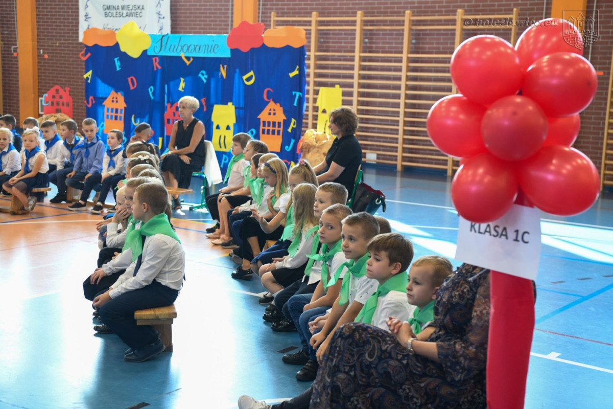 Uroczyste ślubowanie uczniów „Jedynki” w Bolesławcu