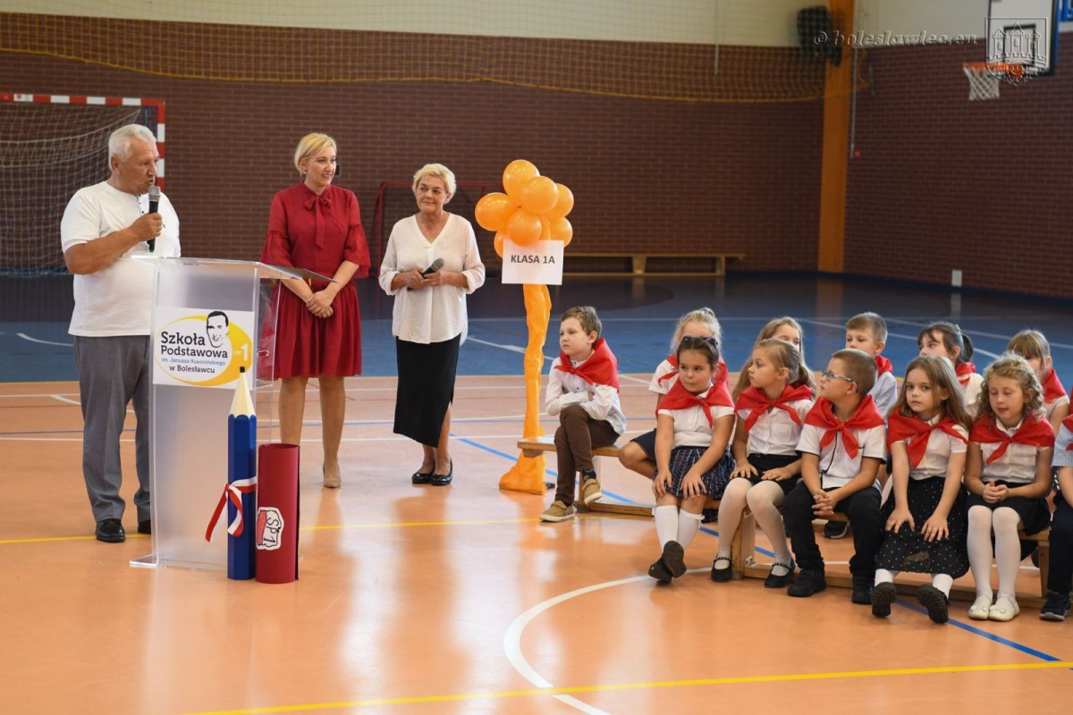 Uroczyste ślubowanie uczniów „Jedynki” w Bolesławcu