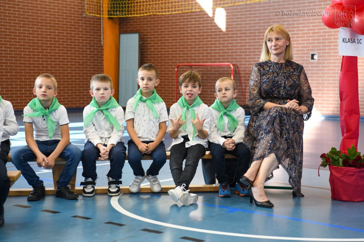 Uroczyste ślubowanie uczniów „Jedynki” w Bolesławcu