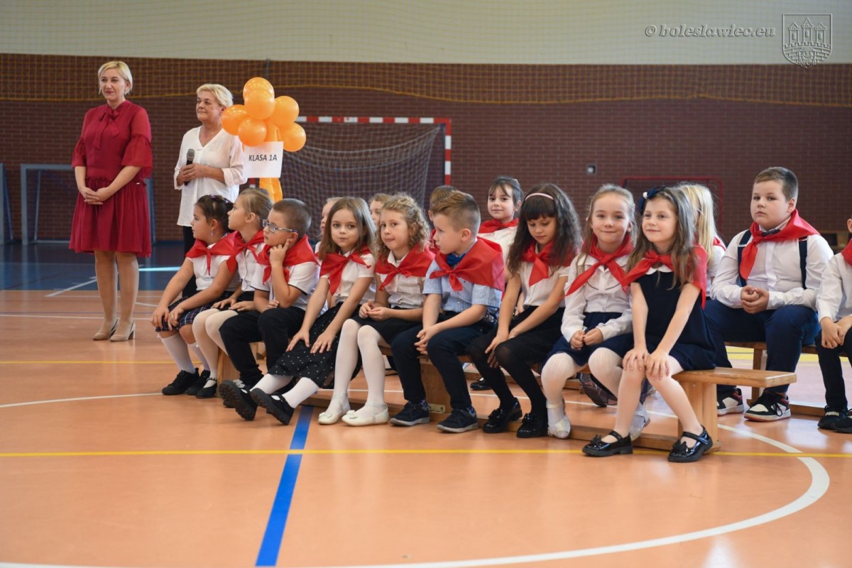 Uroczyste ślubowanie uczniów „Jedynki” w Bolesławcu