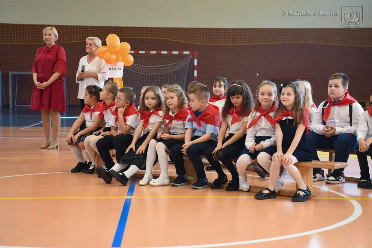 Uroczyste ślubowanie uczniów „Jedynki” w Bolesławcu
