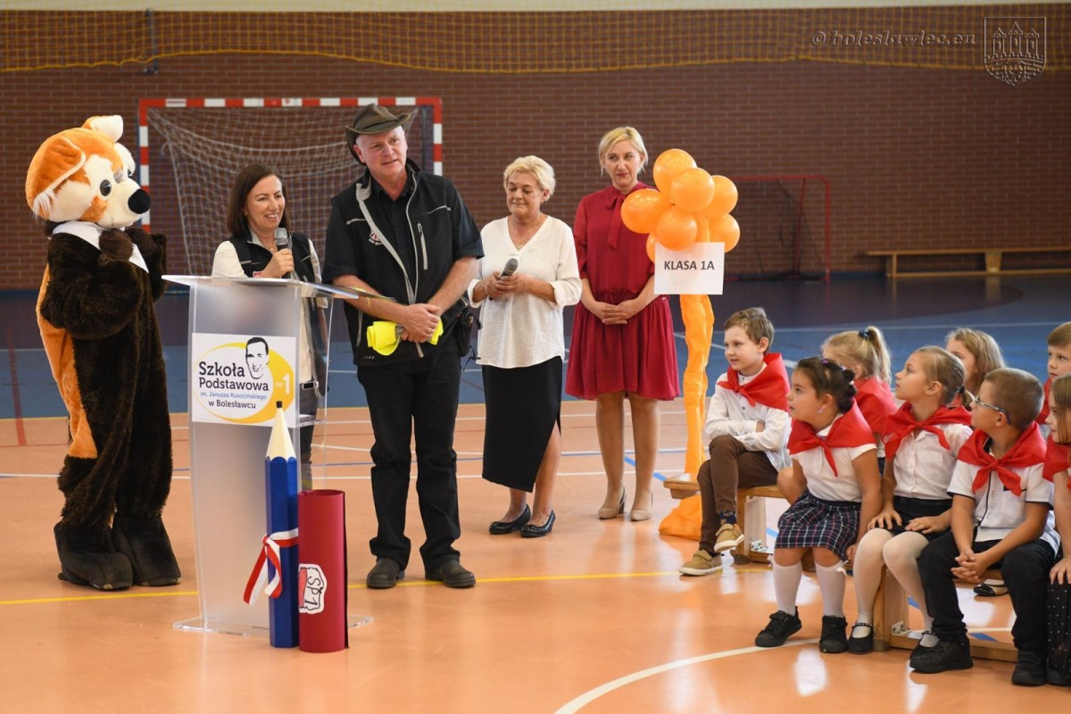 Uroczyste ślubowanie uczniów „Jedynki” w Bolesławcu