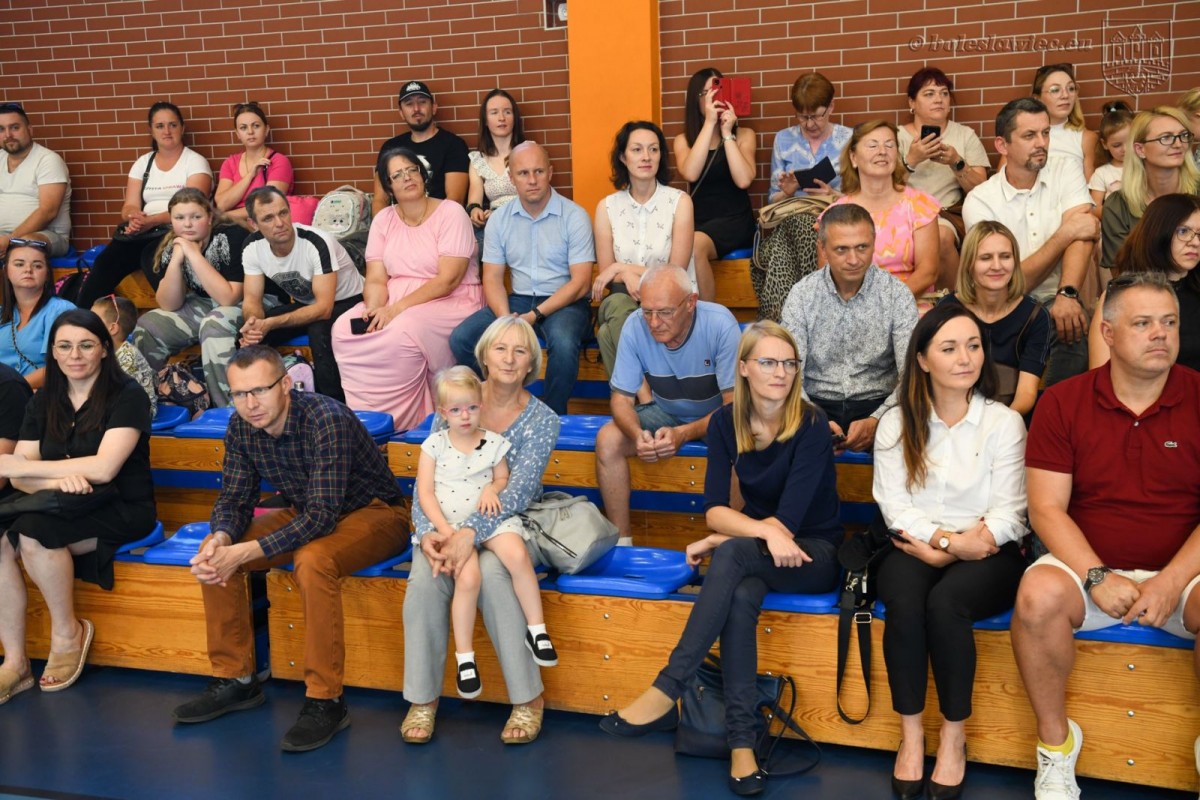 Uroczyste ślubowanie uczniów „Jedynki” w Bolesławcu