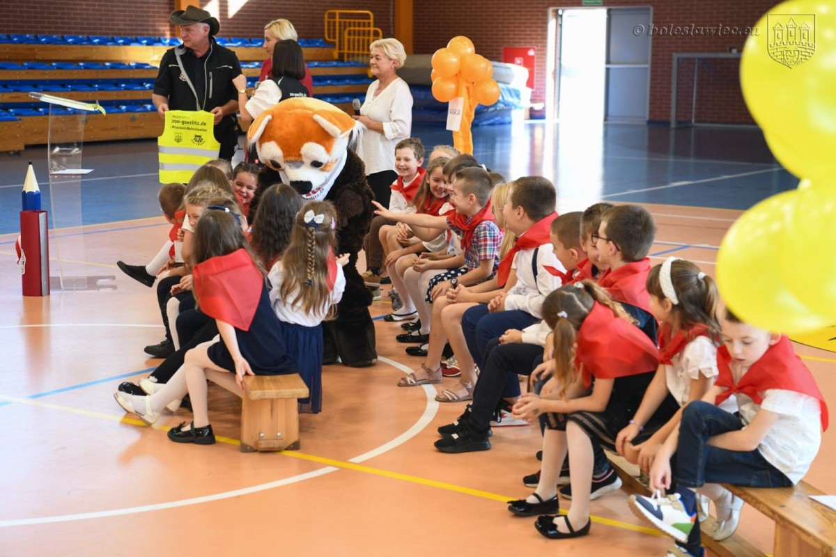 Uroczyste ślubowanie uczniów „Jedynki” w Bolesławcu