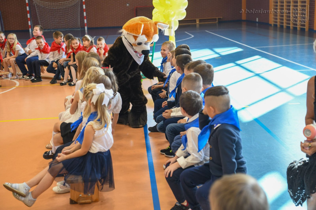 Uroczyste ślubowanie uczniów „Jedynki” w Bolesławcu