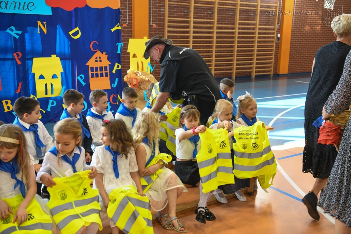 Uroczyste ślubowanie uczniów „Jedynki” w Bolesławcu