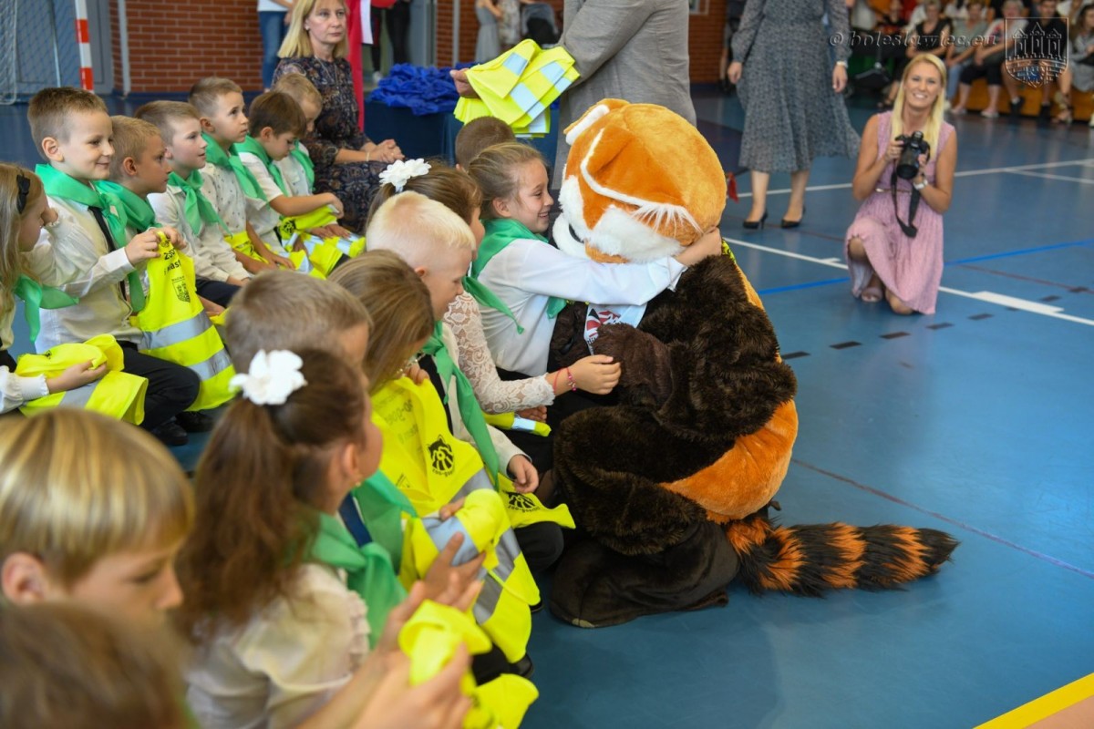 Uroczyste ślubowanie uczniów „Jedynki” w Bolesławcu