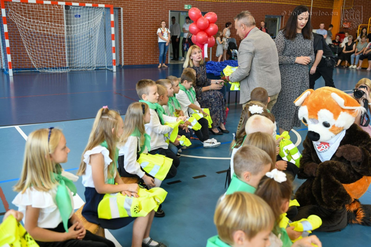 Uroczyste ślubowanie uczniów „Jedynki” w Bolesławcu