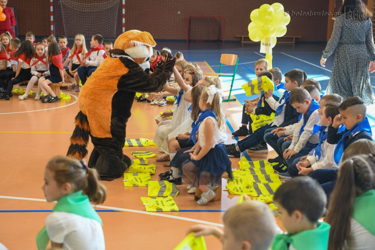 Uroczyste ślubowanie uczniów „Jedynki” w Bolesławcu