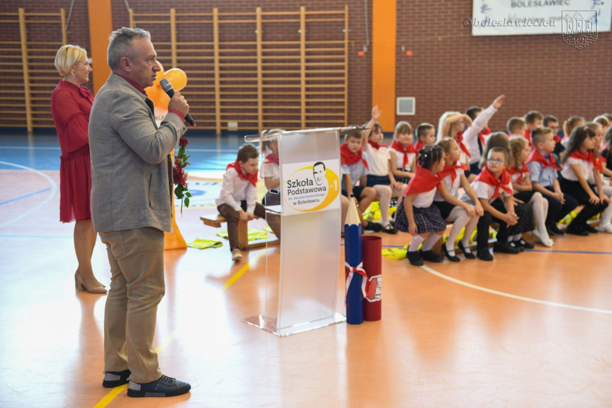 Uroczyste ślubowanie uczniów „Jedynki” w Bolesławcu