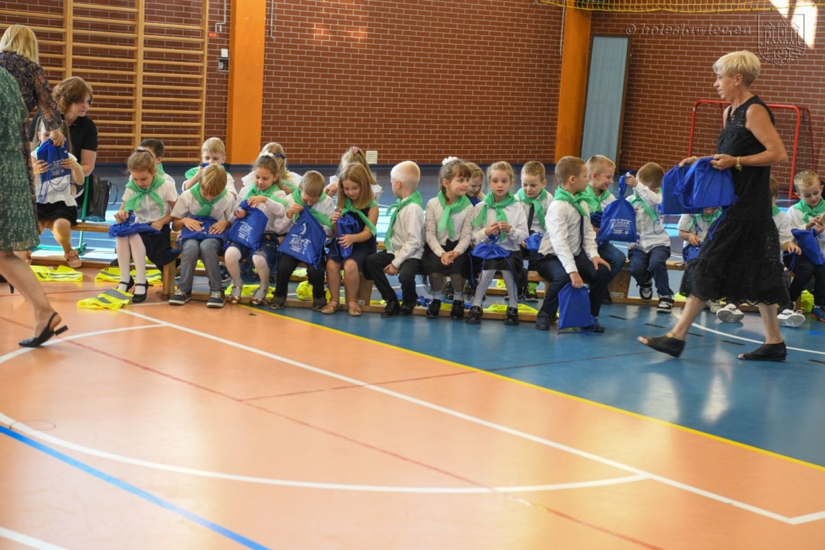 Uroczyste ślubowanie uczniów „Jedynki” w Bolesławcu