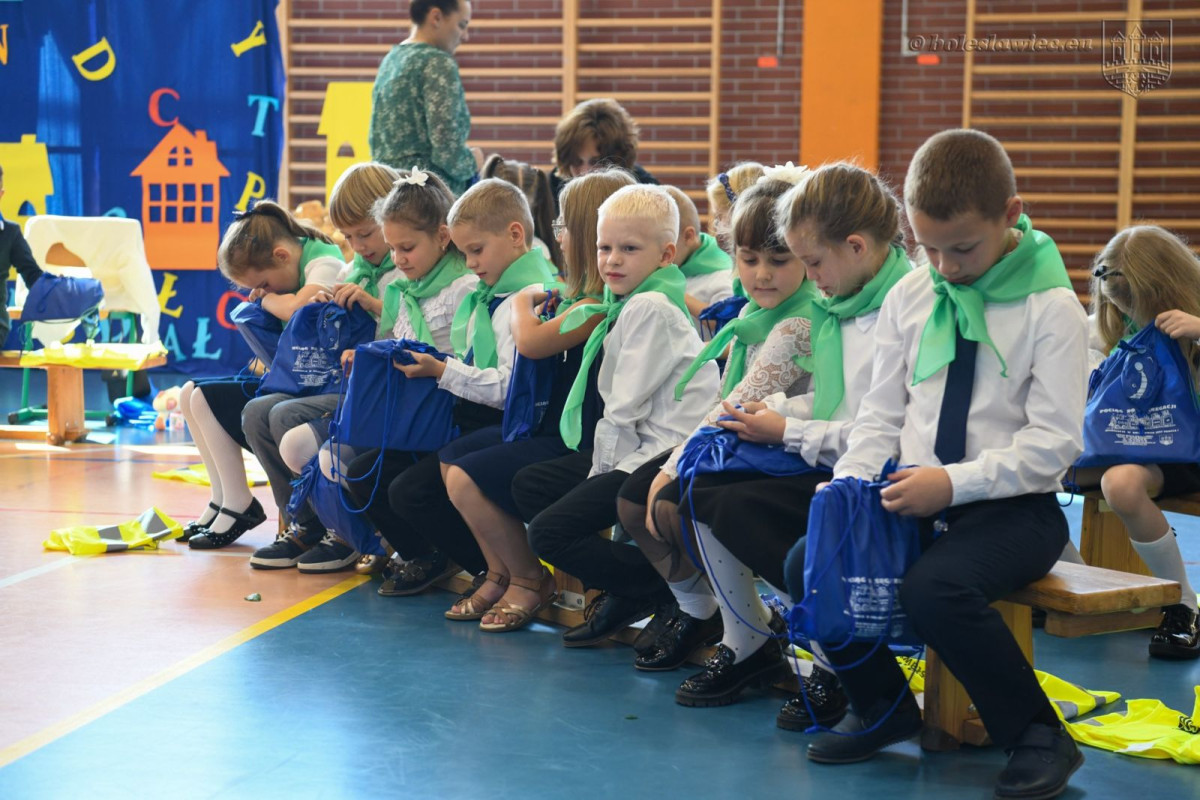 Uroczyste ślubowanie uczniów „Jedynki” w Bolesławcu