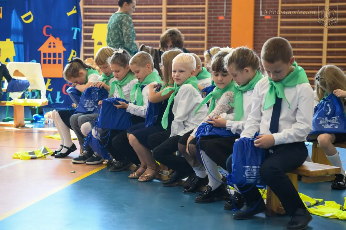 Uroczyste ślubowanie uczniów „Jedynki” w Bolesławcu