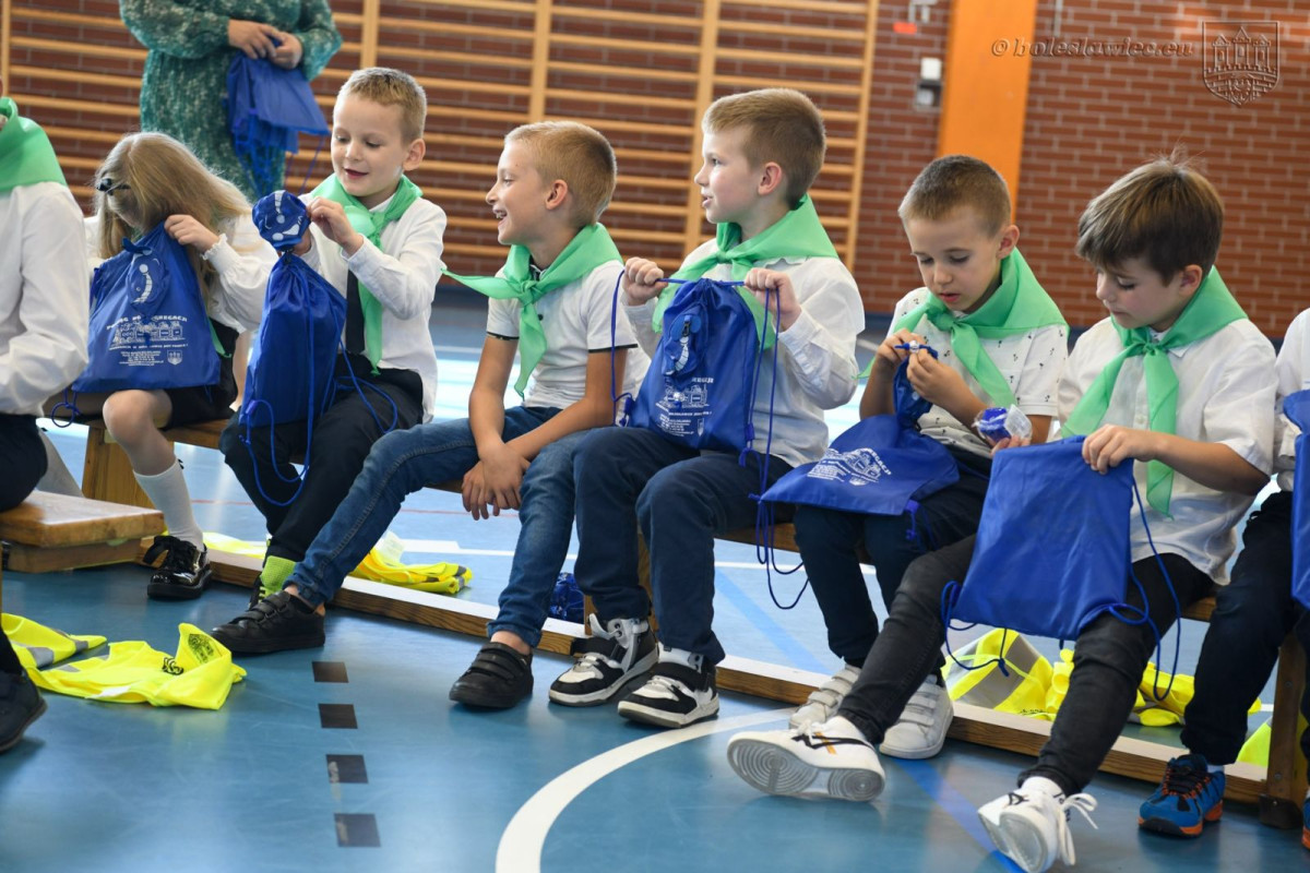 Uroczyste ślubowanie uczniów „Jedynki” w Bolesławcu