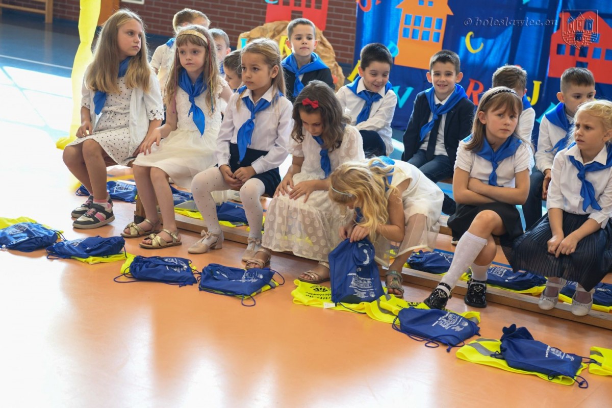 Uroczyste ślubowanie uczniów „Jedynki” w Bolesławcu