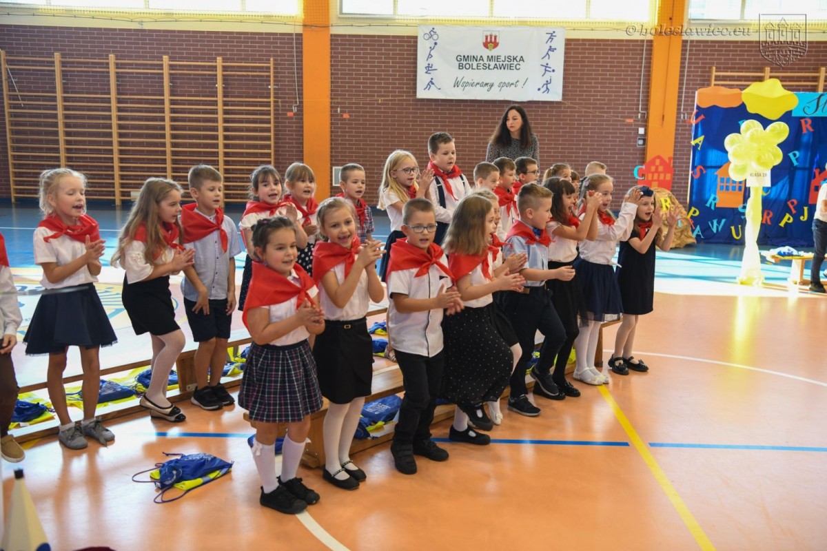 Uroczyste ślubowanie uczniów „Jedynki” w Bolesławcu