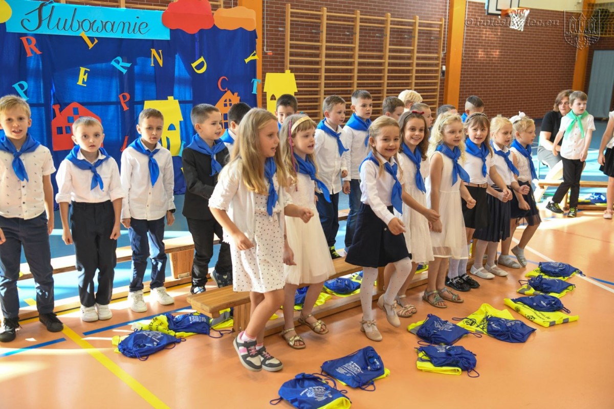Uroczyste ślubowanie uczniów „Jedynki” w Bolesławcu