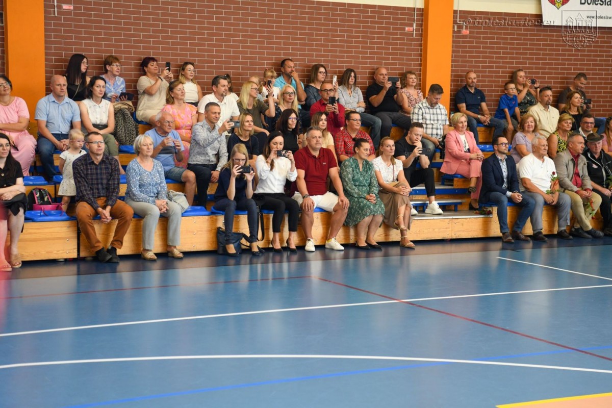 Uroczyste ślubowanie uczniów „Jedynki” w Bolesławcu