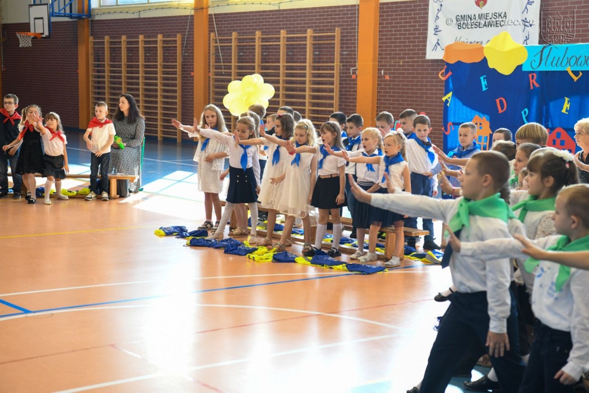 Uroczyste ślubowanie uczniów „Jedynki” w Bolesławcu