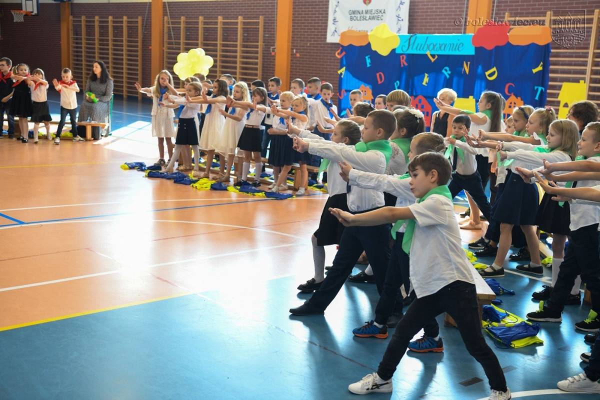 Uroczyste ślubowanie uczniów „Jedynki” w Bolesławcu