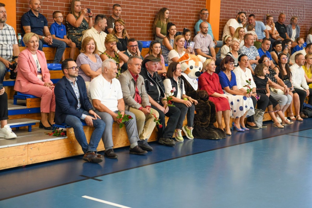 Uroczyste ślubowanie uczniów „Jedynki” w Bolesławcu