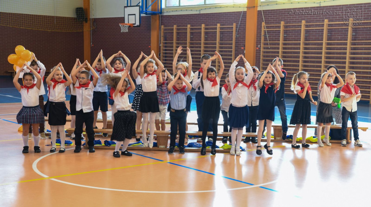 Uroczyste ślubowanie uczniów „Jedynki” w Bolesławcu