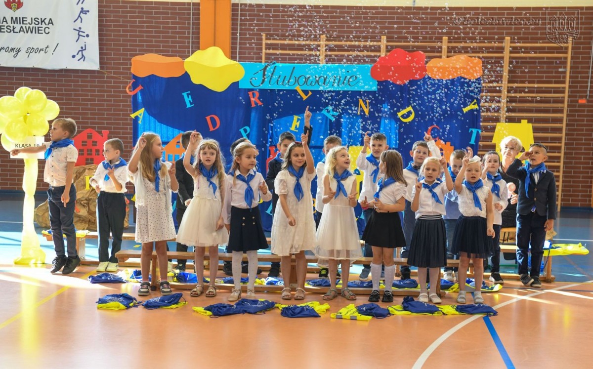 Uroczyste ślubowanie uczniów „Jedynki” w Bolesławcu