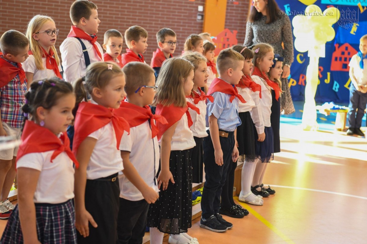 Uroczyste ślubowanie uczniów „Jedynki” w Bolesławcu